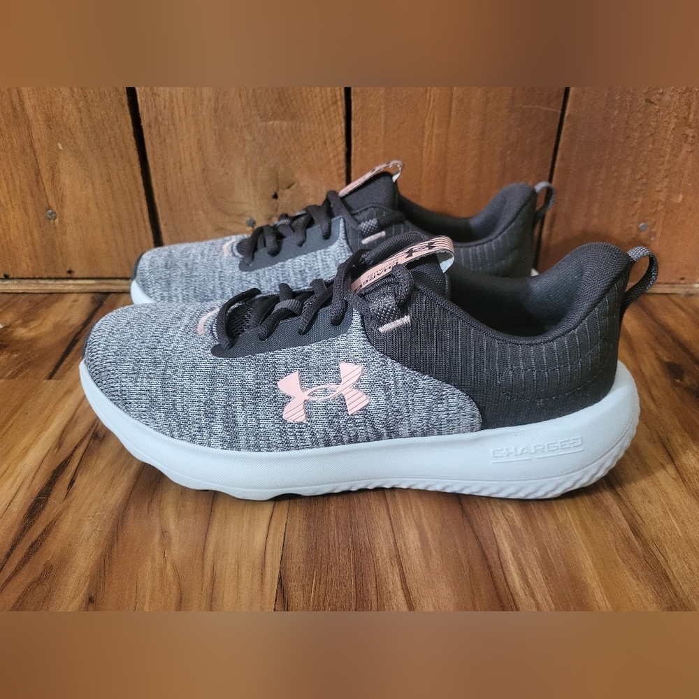 Womens Under Armour Shoes Size 8.5, Gray, White, Sneakers, Great Condition